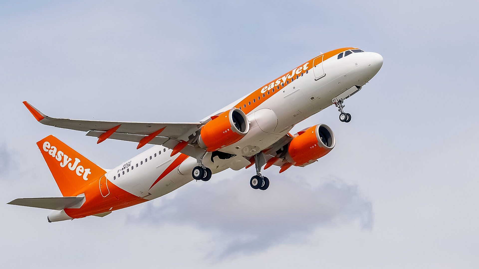 More than 200 flights are canceled by easyJet